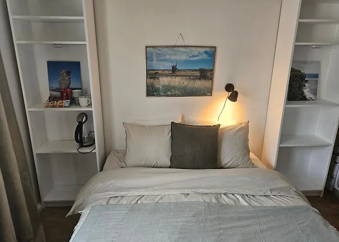 Central Room With Private Entrance And Ensuite Bathroom